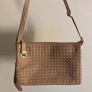 Rose pink shoulder bag with gold details